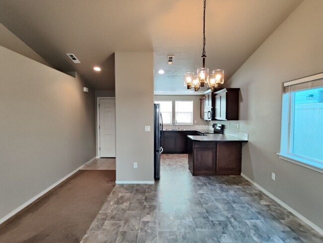 Building Photo - Great South Richland Location