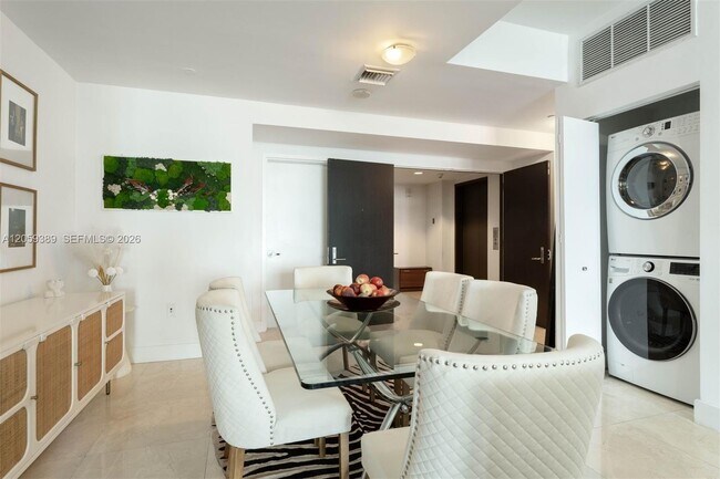Building Photo - 900 Biscayne Blvd