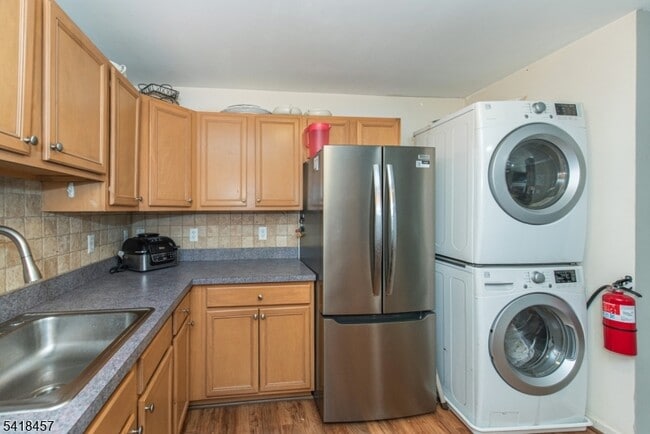 Building Photo - 127 Falcon Ridge Way N