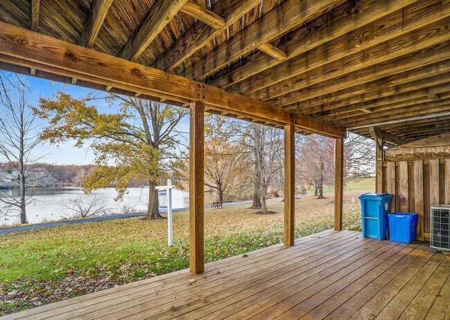 Building Photo - Gorgeous End Unit townhouse with WATER VIEWS ready mid August!