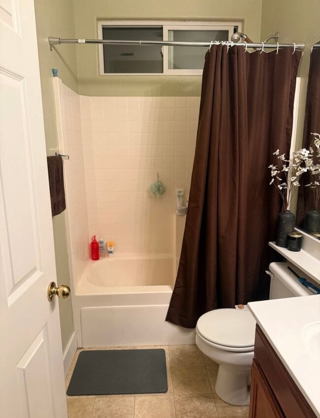 Building Photo - MOVE IN SPECIAL: 1/2 OFF 2ND MONTHS RENT Adorable 3 bedroom 2 bath home