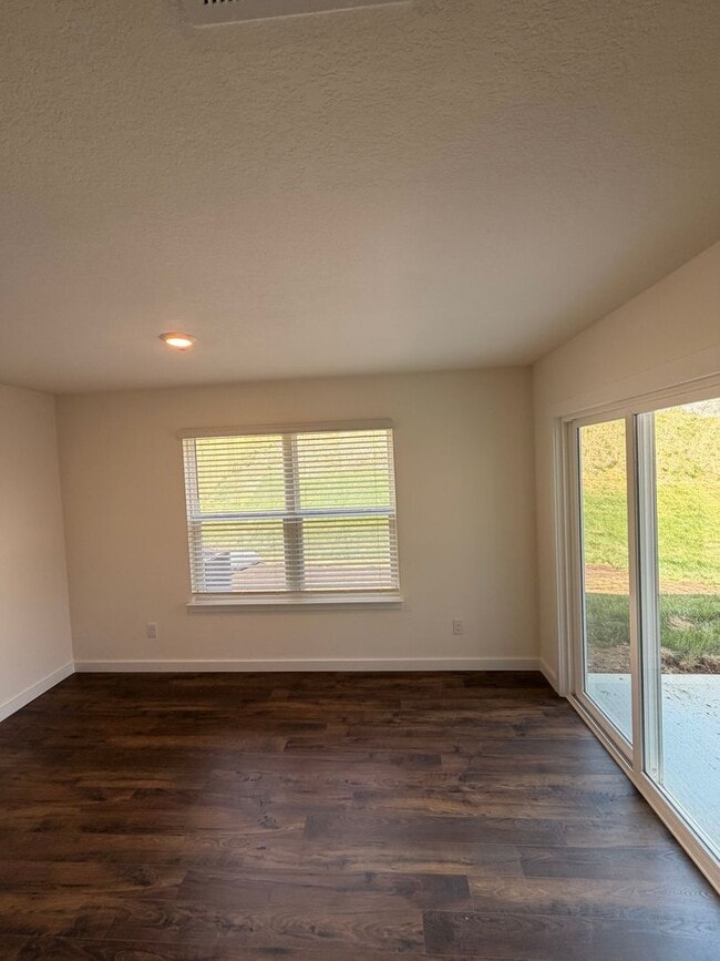 Building Photo - BRAND NEW 2026 CONSTRUCTION: Modern 3BD/2.5BA Home in Knoxville!