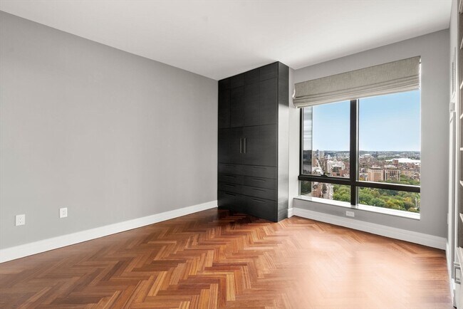 Building Photo - 1 Avery St