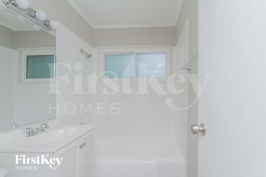 Building Photo - 164 Blackhawk Dr