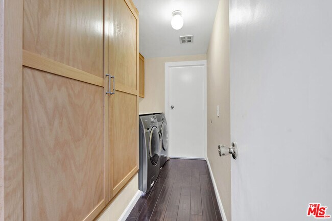 Building Photo - 26572 Academy Dr