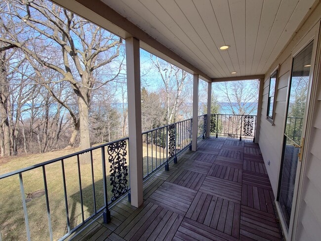 Building Photo - 3222 E Hampshire St