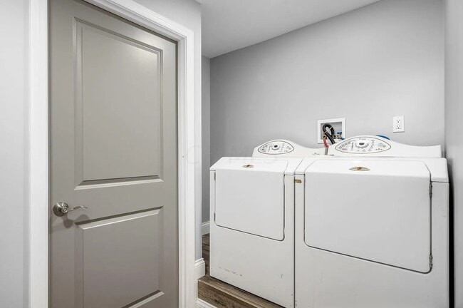 Building Photo - 2125 Scottingham Dr