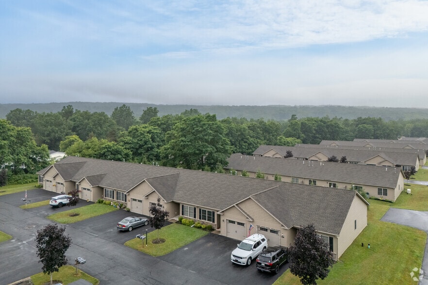 Primary Photo - Brookfield Town Homes