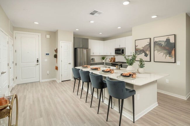 Building Photo - Olympus Chandler at the Park