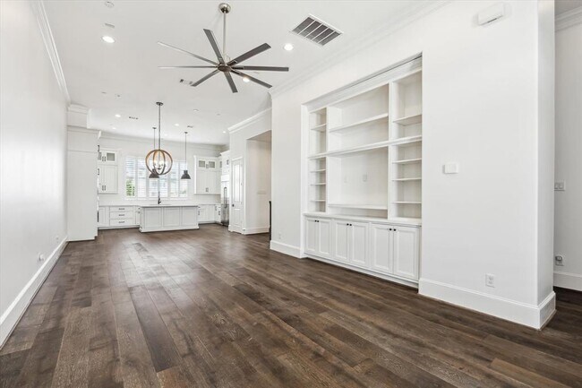 Building Photo - 3850 Glen Arbor Dr