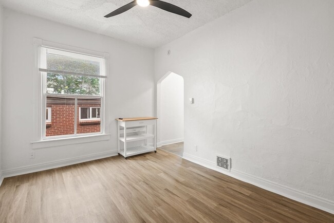 Building Photo - 1325 Corona
