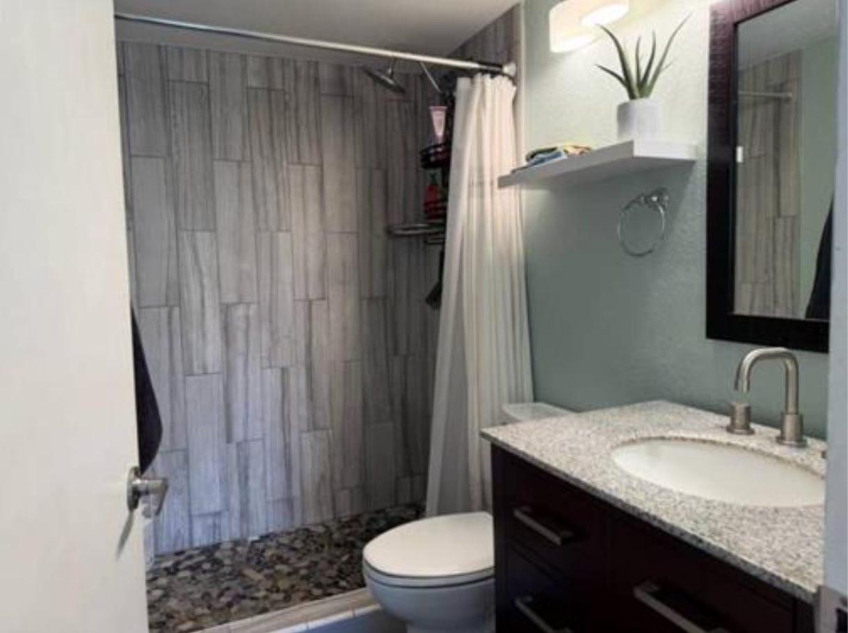 Bath #1 - 140 Uwapo Rd