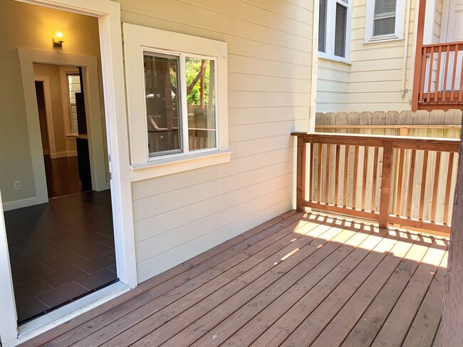 Building Photo - 54-56 Sharon St