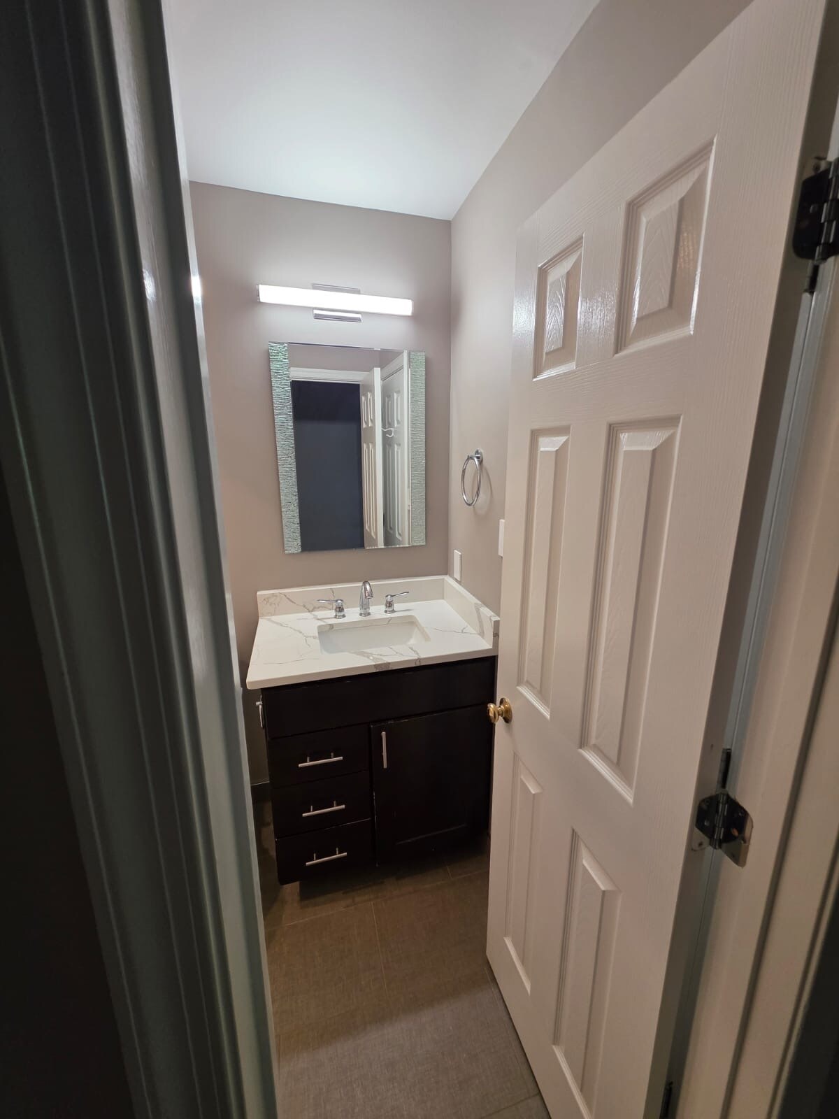 full bath upstairs - 6748 Jenny Leigh Ct