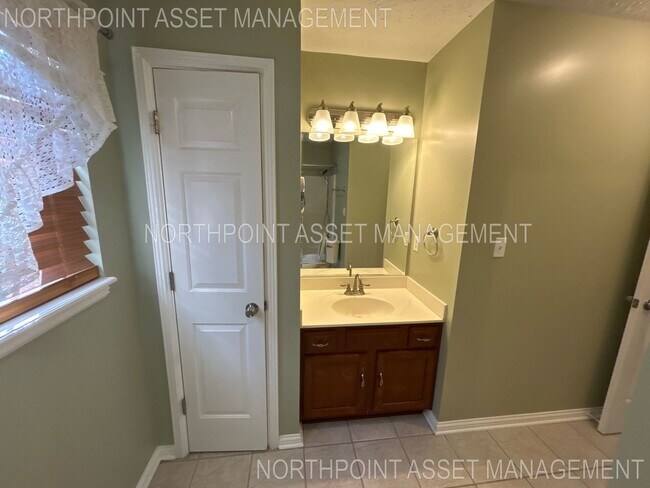 Building Photo - Welcome to 4 Bedroom and 3.5 Bath Home In ...
