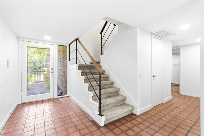 Building Photo - 48 Woodstone Square