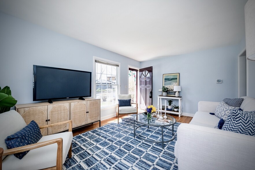 Building Photo - 511 Donna Dr