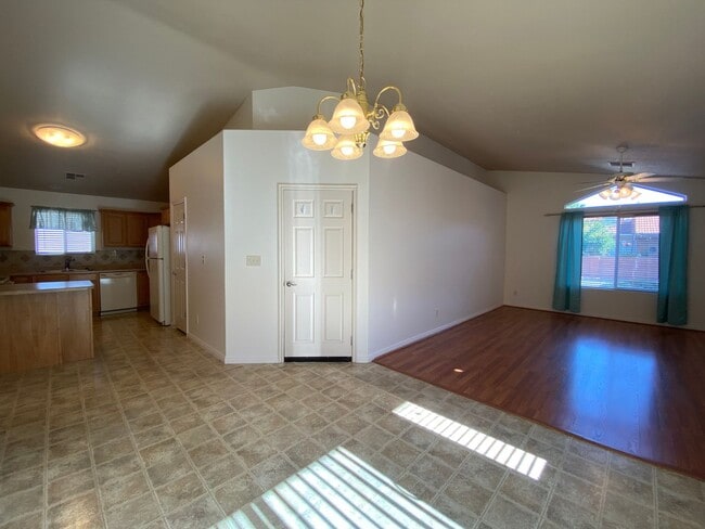 Building Photo - ADORABLE HOUSE FOR RENT IN HURRICANE
