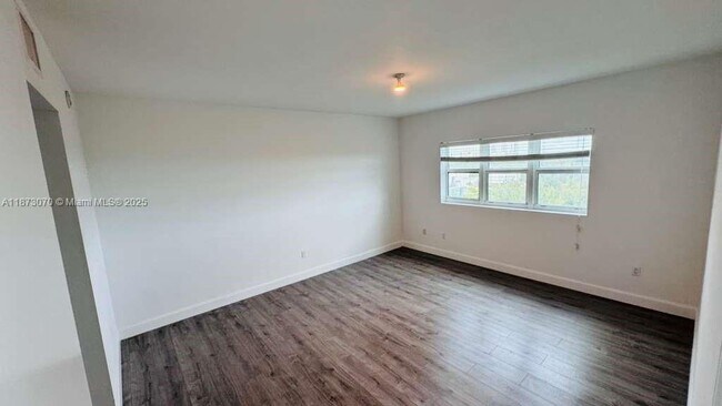 Building Photo - 15051 Royal Oaks Ln