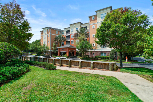 Primary Photo - Luxury Southside Mid-Rise Condominium for ...