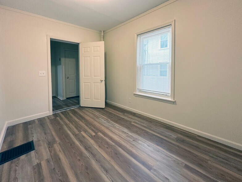 Building Photo - 143 Arlington St