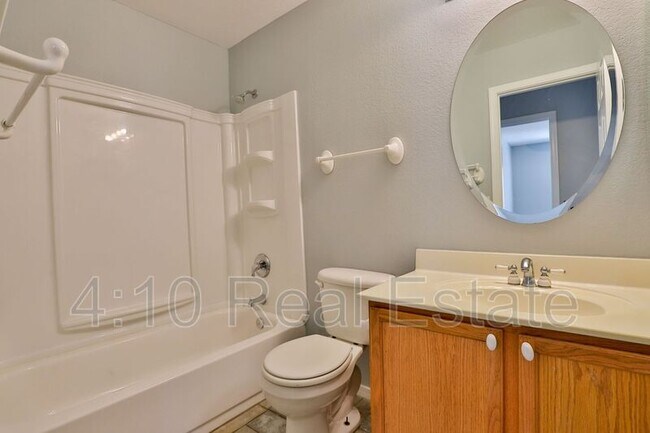 Building Photo - 30725 N Royal Oak Way