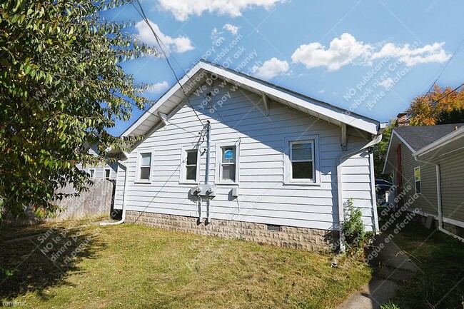 Building Photo - 1 br, 1 bath Duplex - 804 N Denny St