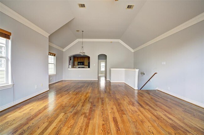 Building Photo - 2929 Clinton Dr