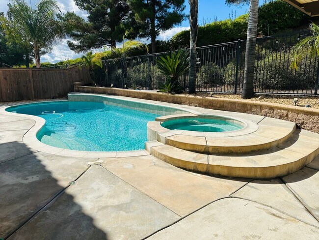 Building Photo - 5 bedroom Pool Home for rent in Murrieta