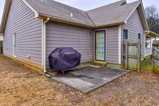 Building Photo - 149 Hollington Dr NE