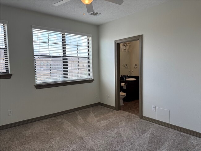 Building Photo - 10626 Clearview Villa Pl