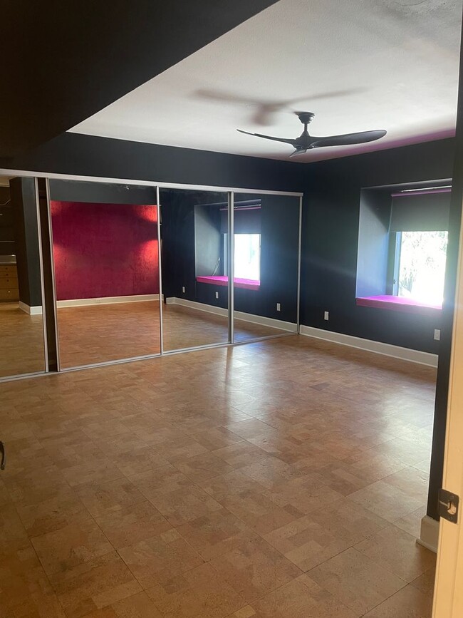 Building Photo - Hollywood Luxury 2 Bed Condo!