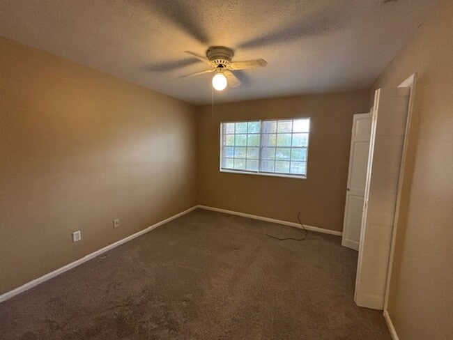 Building Photo - Duplex Unit