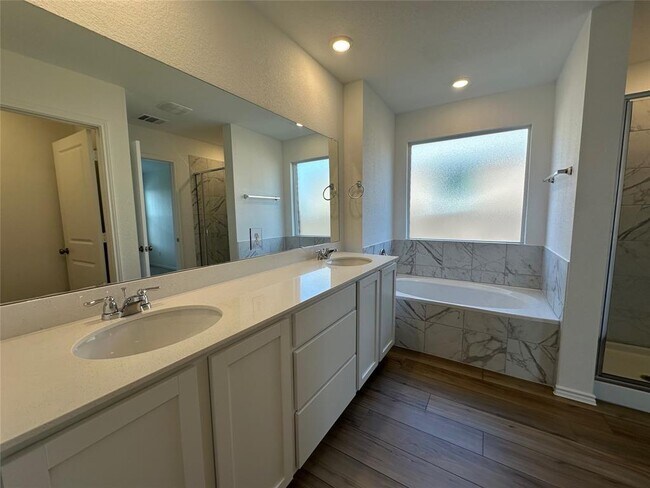 Building Photo - 2513 Four Waters Lp