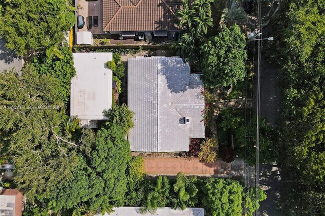 Building Photo - 669 NE 60th St