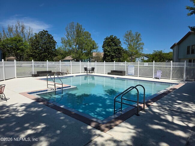 Building Photo - 1603 Challenger Ct W