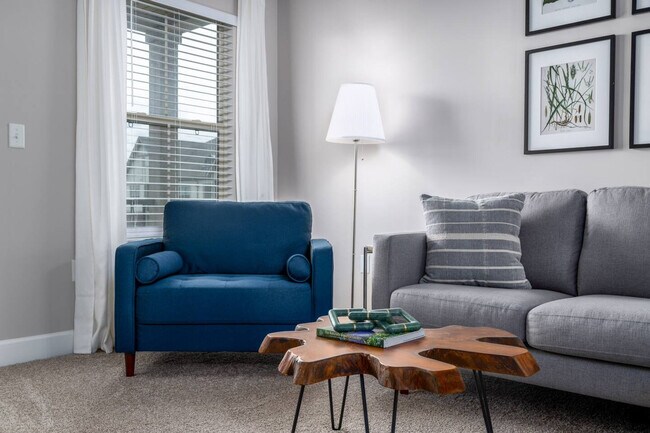 Building Photo - 740 Zumstein Ln