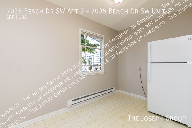 Building Photo - 7035 Beach Dr SW