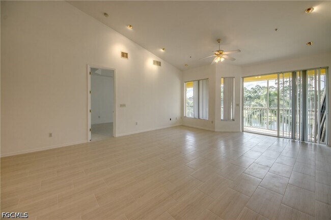 Building Photo - 15250 Riverbend Blvd