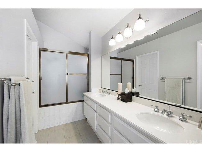 Building Photo - 36 San Patricio