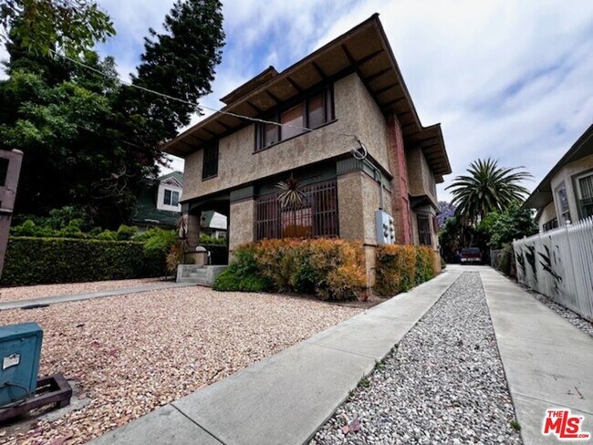 Primary Photo - 2108 Oak St