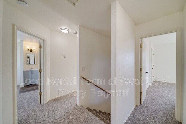 Building Photo - 55 S Pinegrove Rd