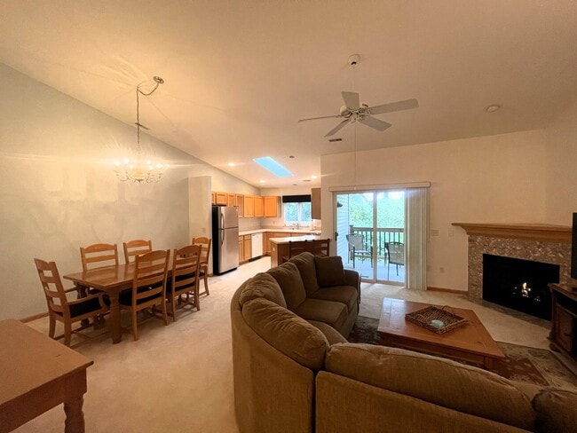 Building Photo - Furnished Second Floor Condo - Williams Bay
