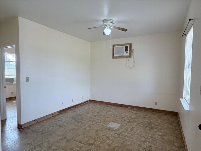 Building Photo - 251 Zimmerman Ave