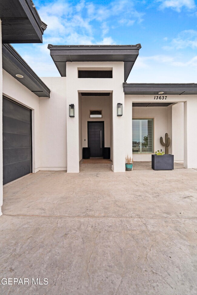 Building Photo - 13637 Chepstow Ct