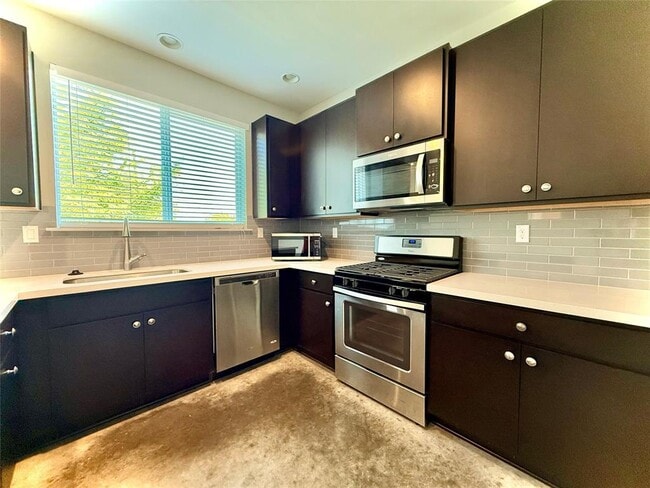 Building Photo - 301 W Stassney Ln