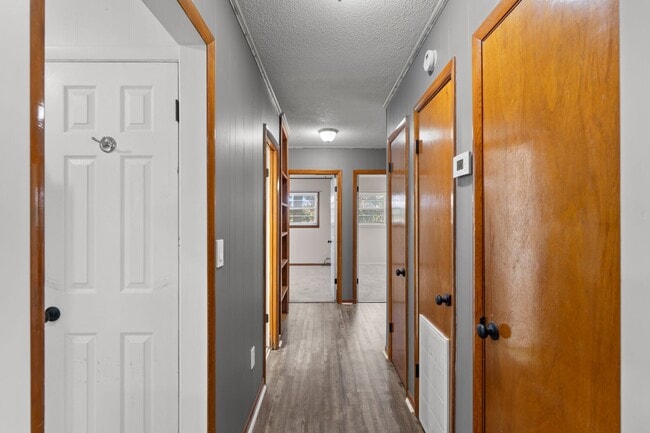 Building Photo - 3 bedrooms 2 bathroom