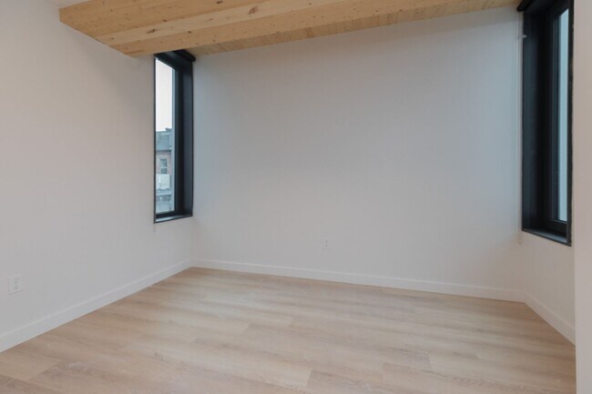 Building Photo - 12 E Lenox St