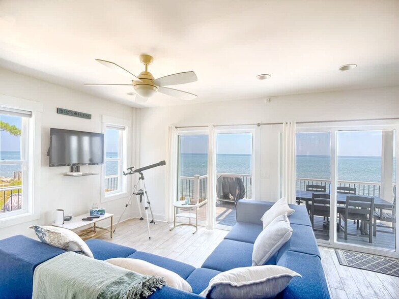 Building Photo - 15378 Holly Dr