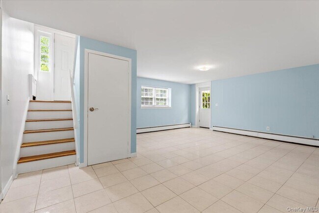 Building Photo - 649 White Plains Rd